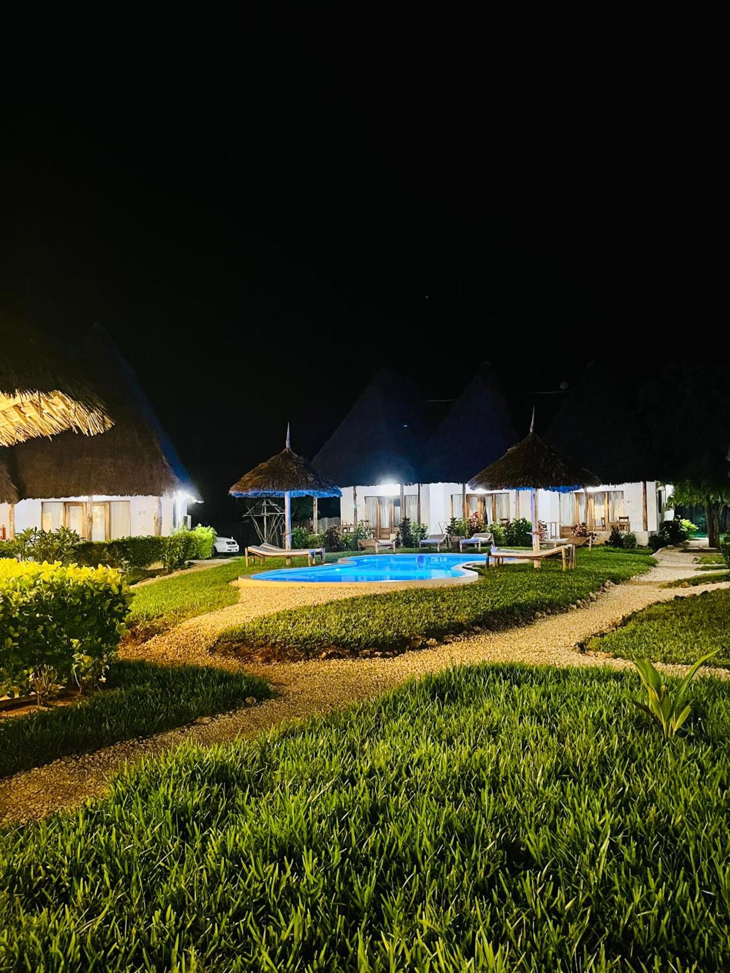 Miti Beach Bungalows Нунгві Екстер'єр фото