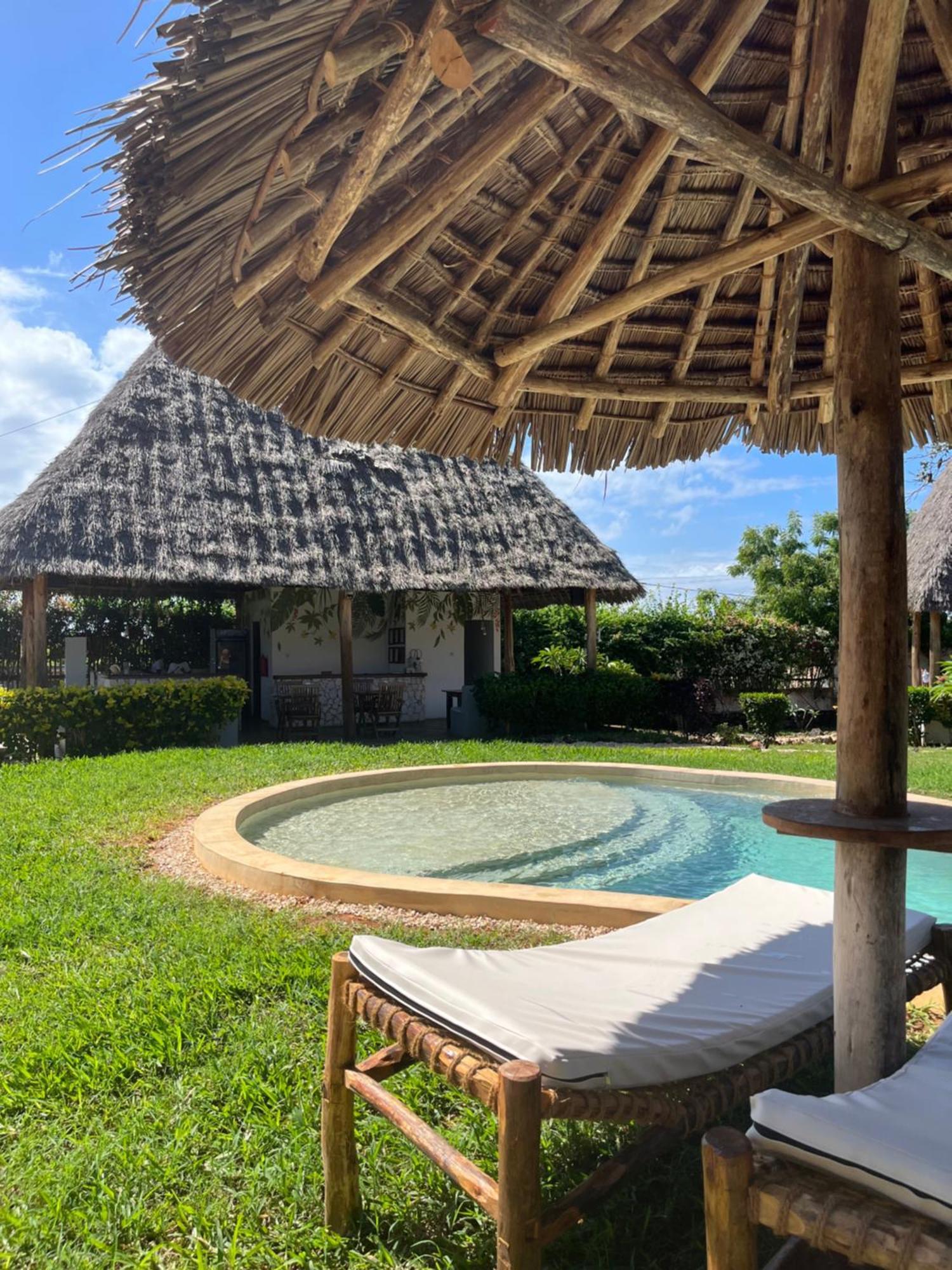 Miti Beach Bungalows Нунгві Екстер'єр фото