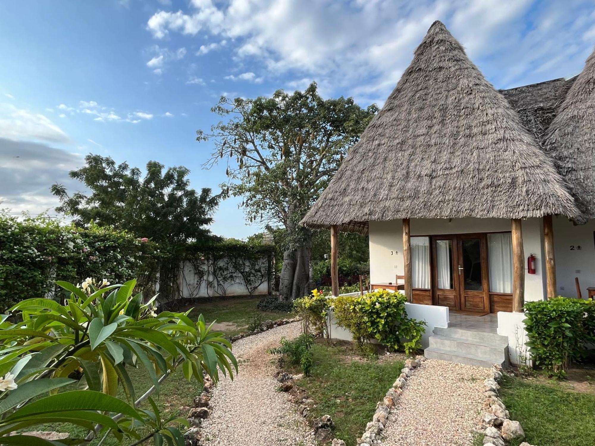 Miti Beach Bungalows Нунгві Екстер'єр фото