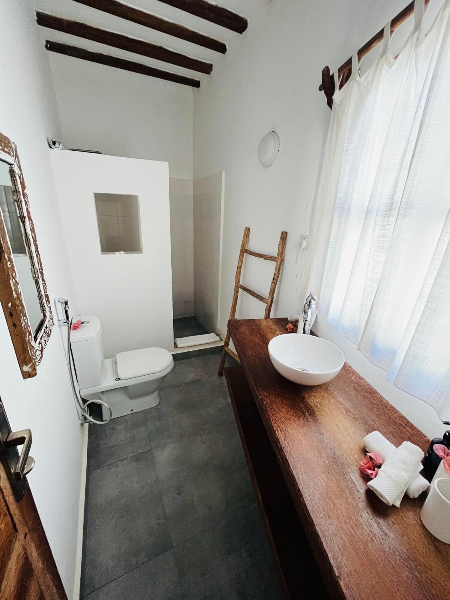 Miti Beach Bungalows Нунгві Екстер'єр фото