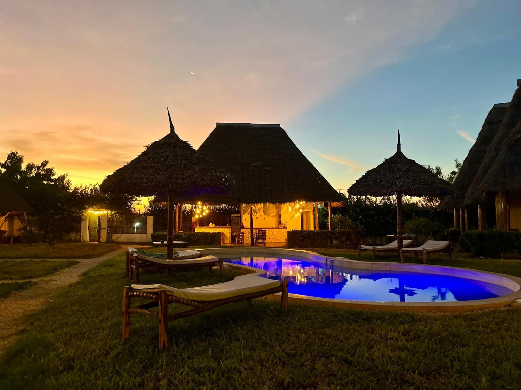 Miti Beach Bungalows Нунгві Екстер'єр фото