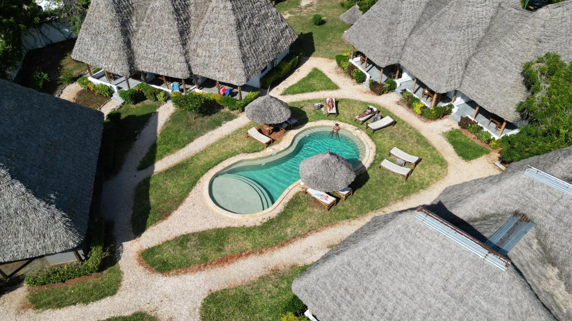 Miti Beach Bungalows Нунгві Екстер'єр фото
